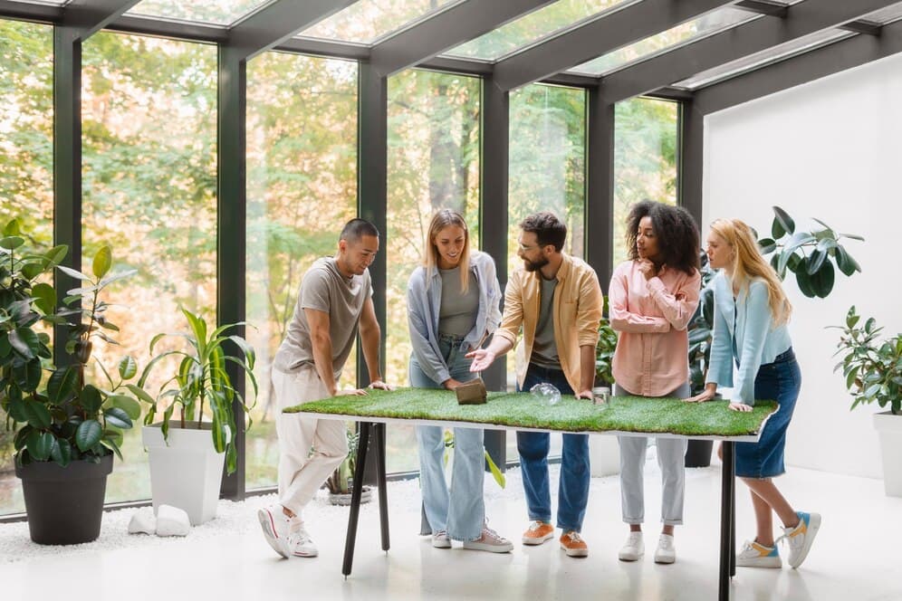 STOP SHOPPING CENTER TO BE REBORN AS A CULTURAL CO-WORKING SPACE