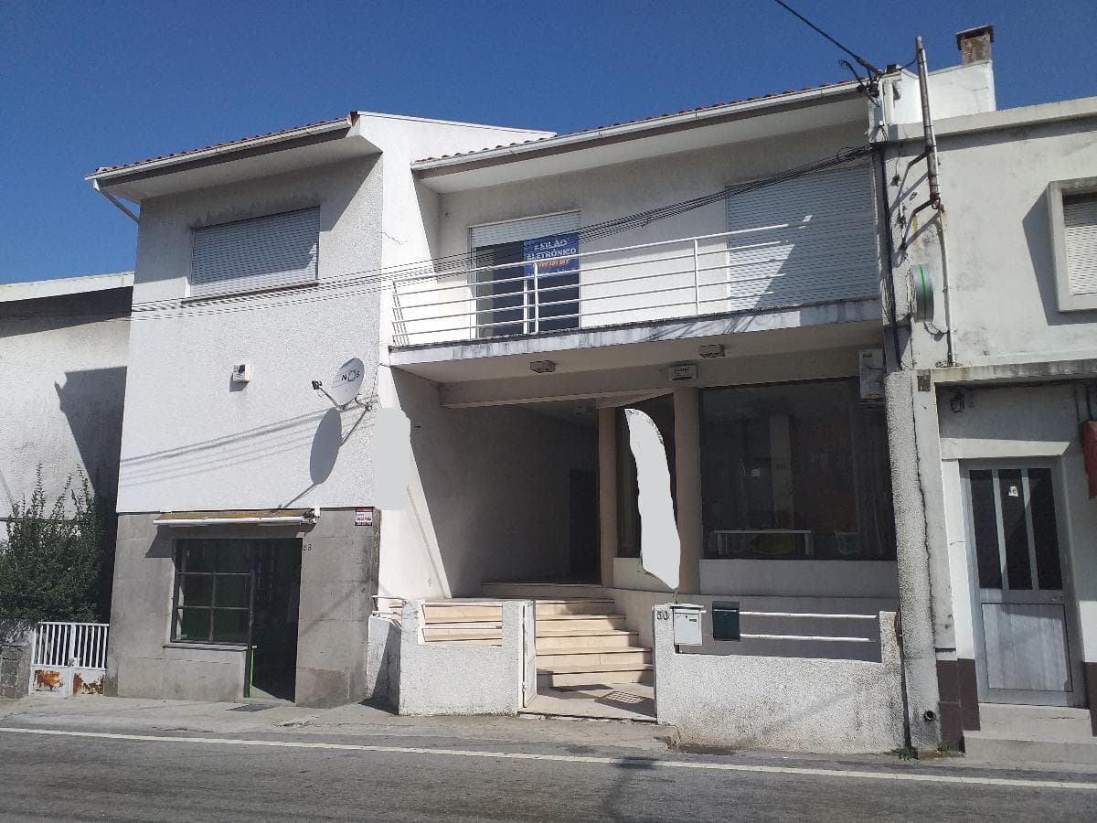 Edifício c/ Apartamento T3 e Lojas · Viana do Castelo — imagem 1