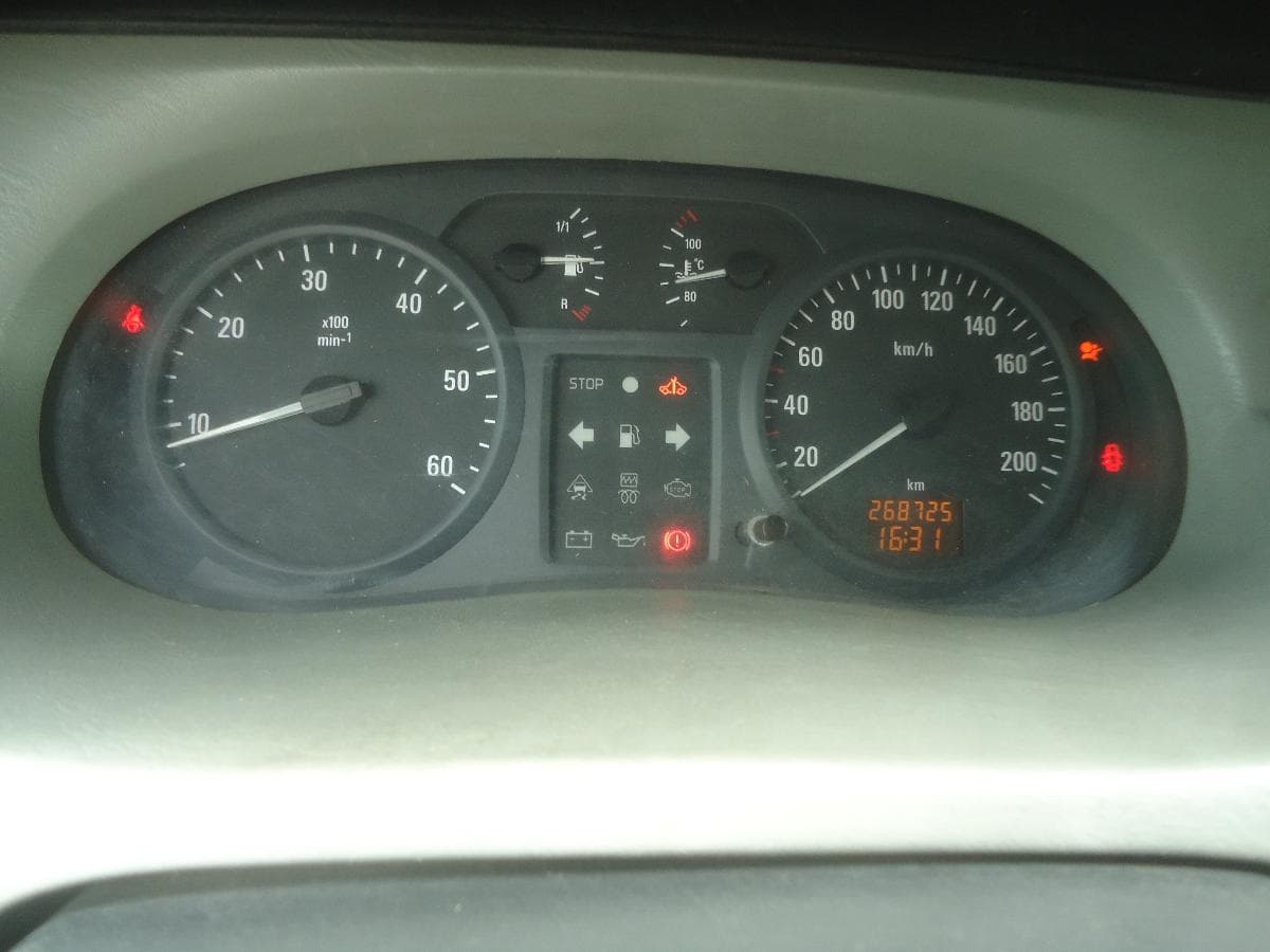 Opel Vivaro 1.9 TDI — imagem 12
