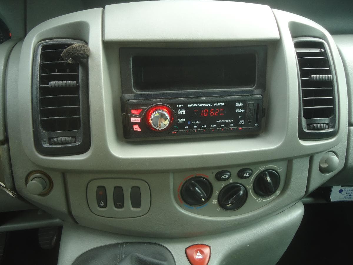 Opel Vivaro 1.9 TDI — imagem 11