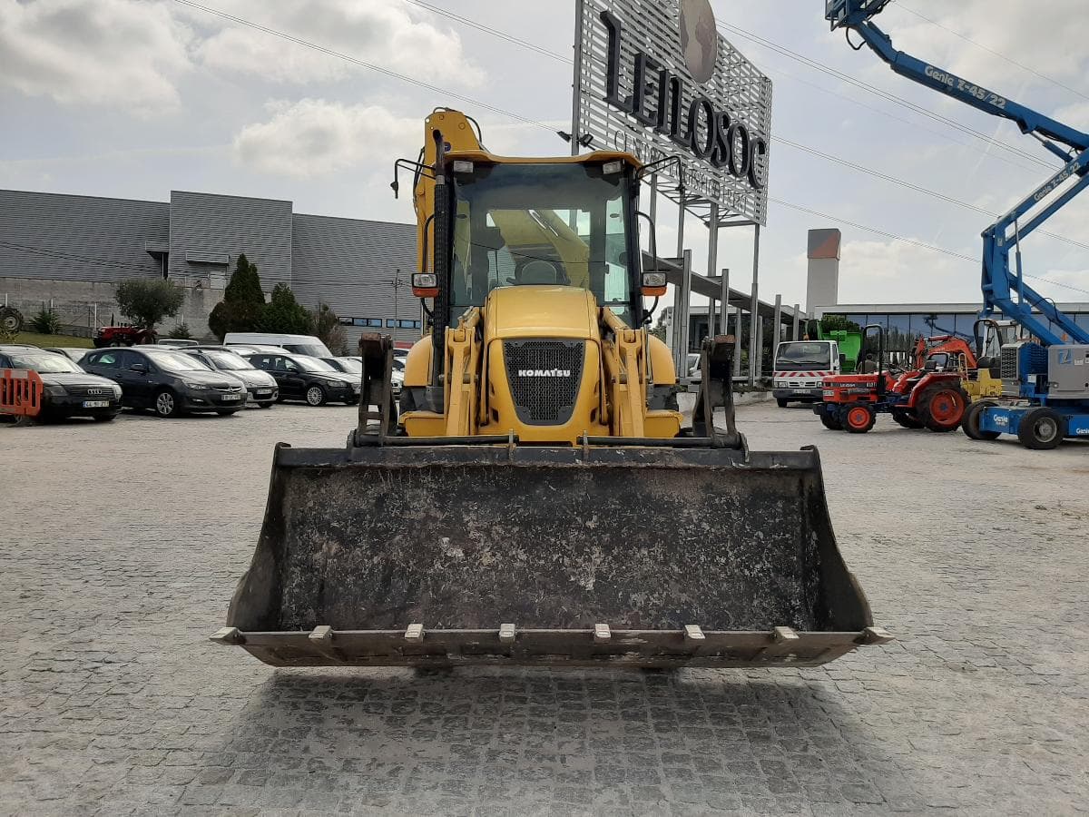 Retroexcavadora Komatsu — imagen 2