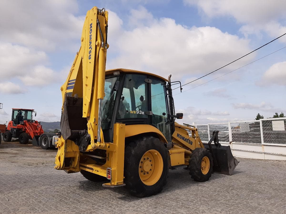 Retroexcavadora Komatsu — imagen 4