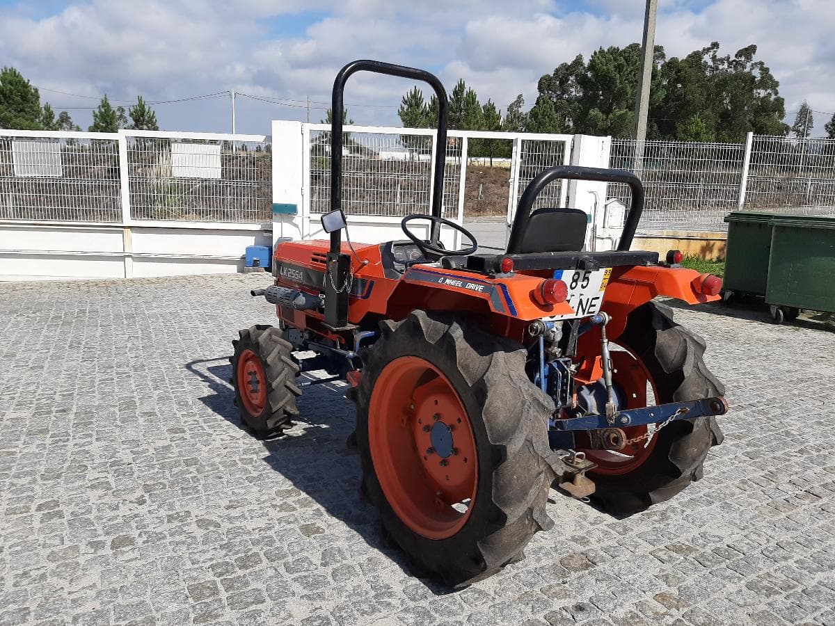 Trator agrícola Kioti — imagem 4
