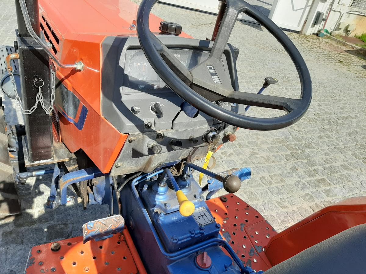 Trator agrícola Kioti — imagem 7