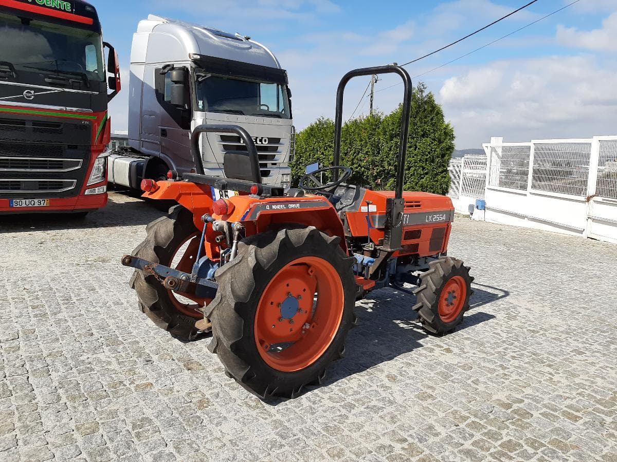 Trator agrícola Kioti — imagem 6