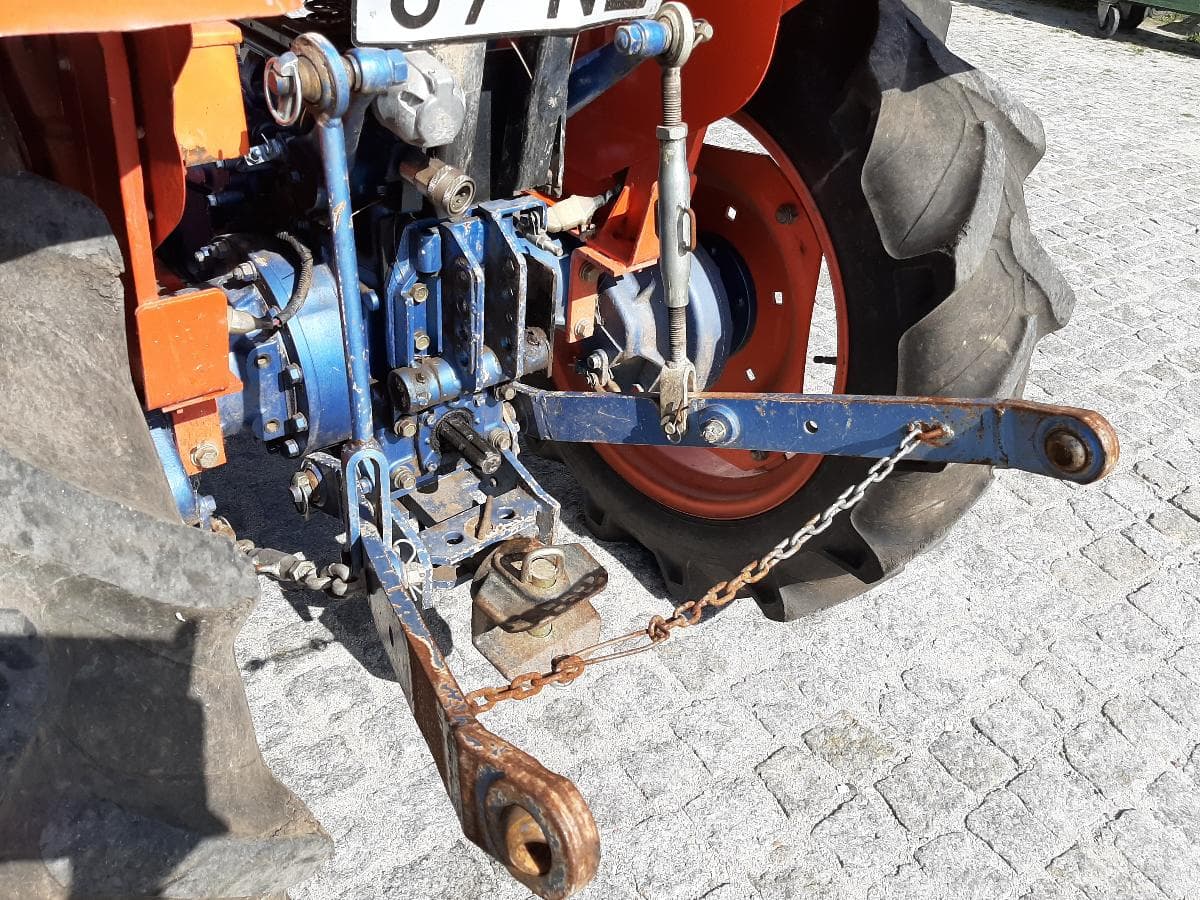 Trator agrícola Kioti — imagem 9