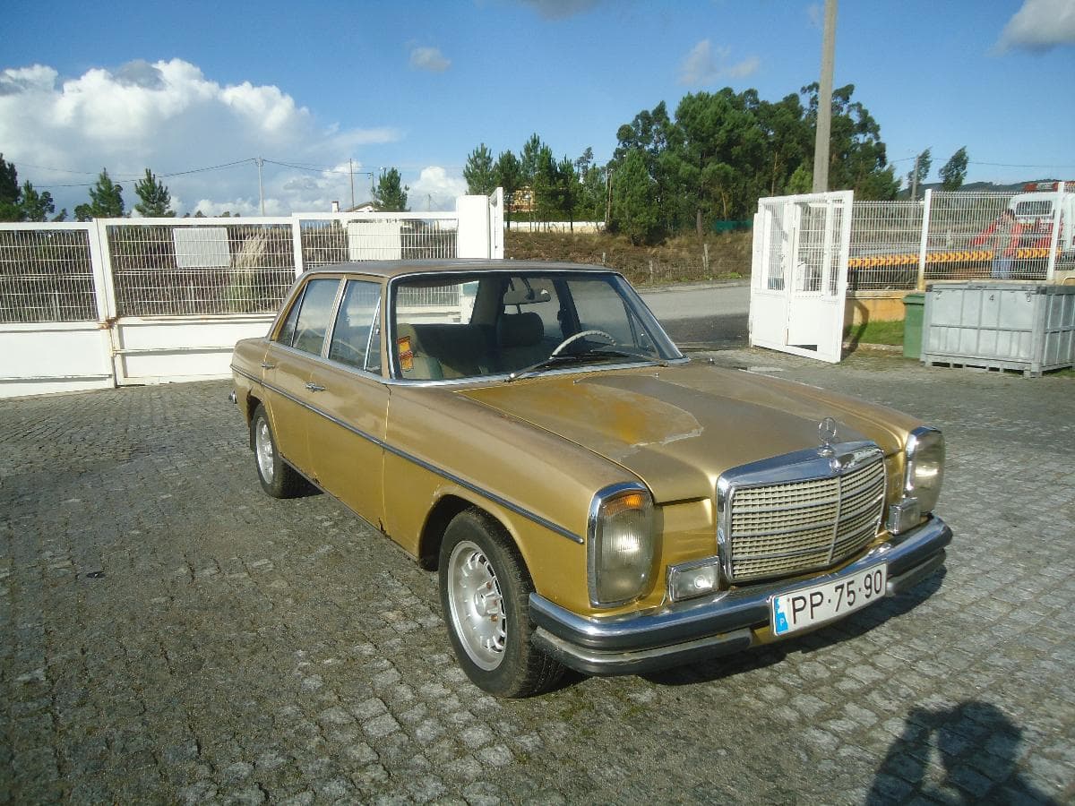 Mercedes-Benz 220 Sedam — imagem 1
