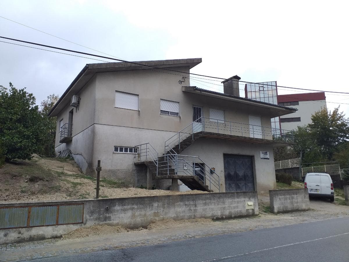 Quinhão Hereditário de Moradia V4 + Terreno · Amarante — imagen 1
