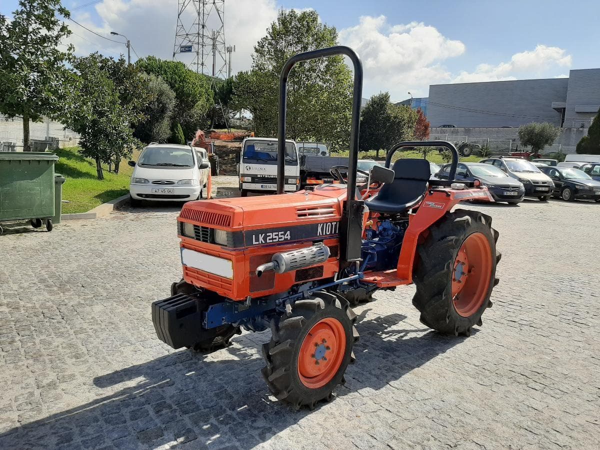Trator agrícola Kioti — imagem 3