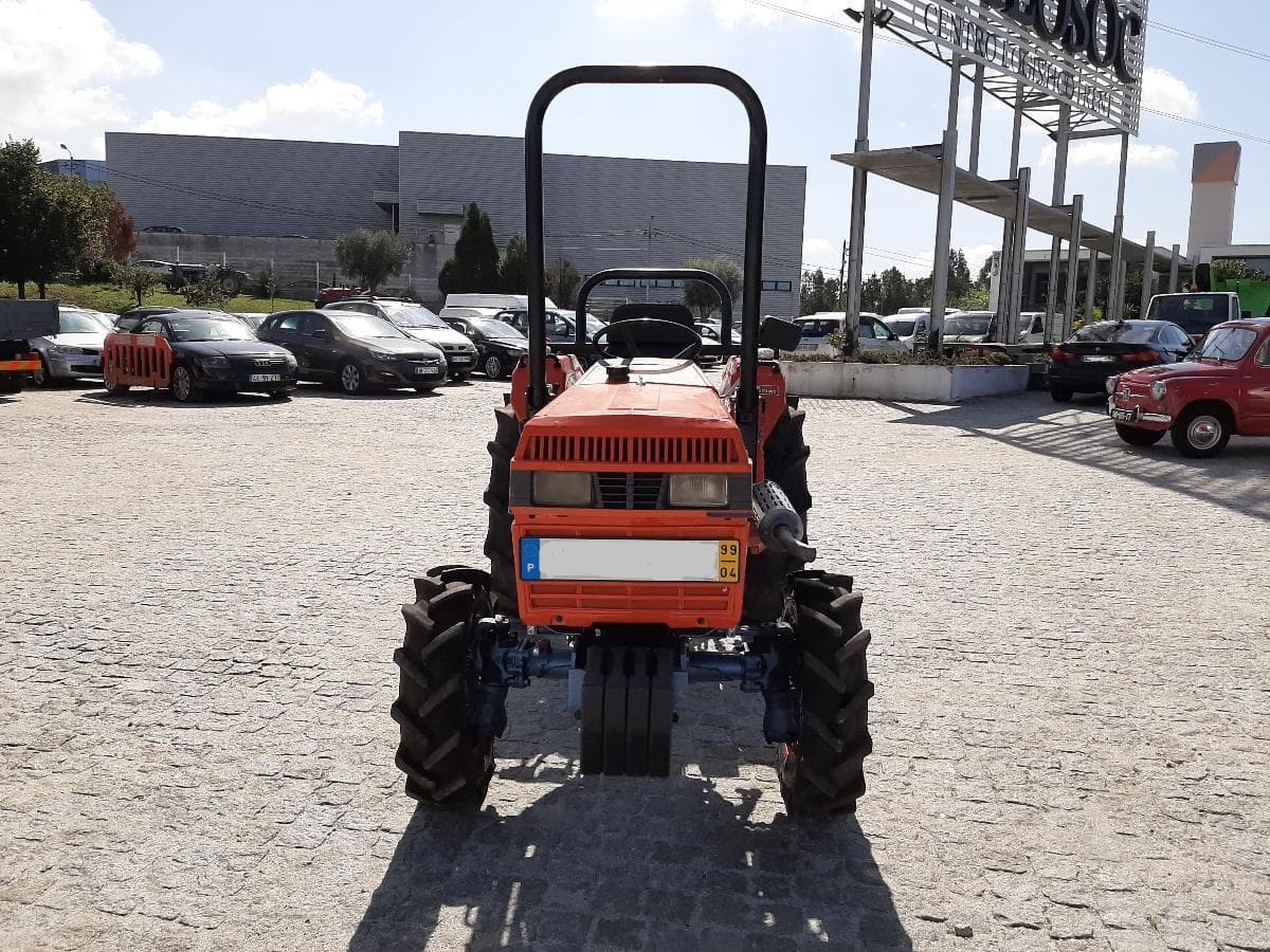 Trator agrícola Kioti — imagem 2