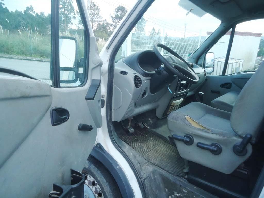 Nissan Interstar DCI · Ano 2003 — image 9