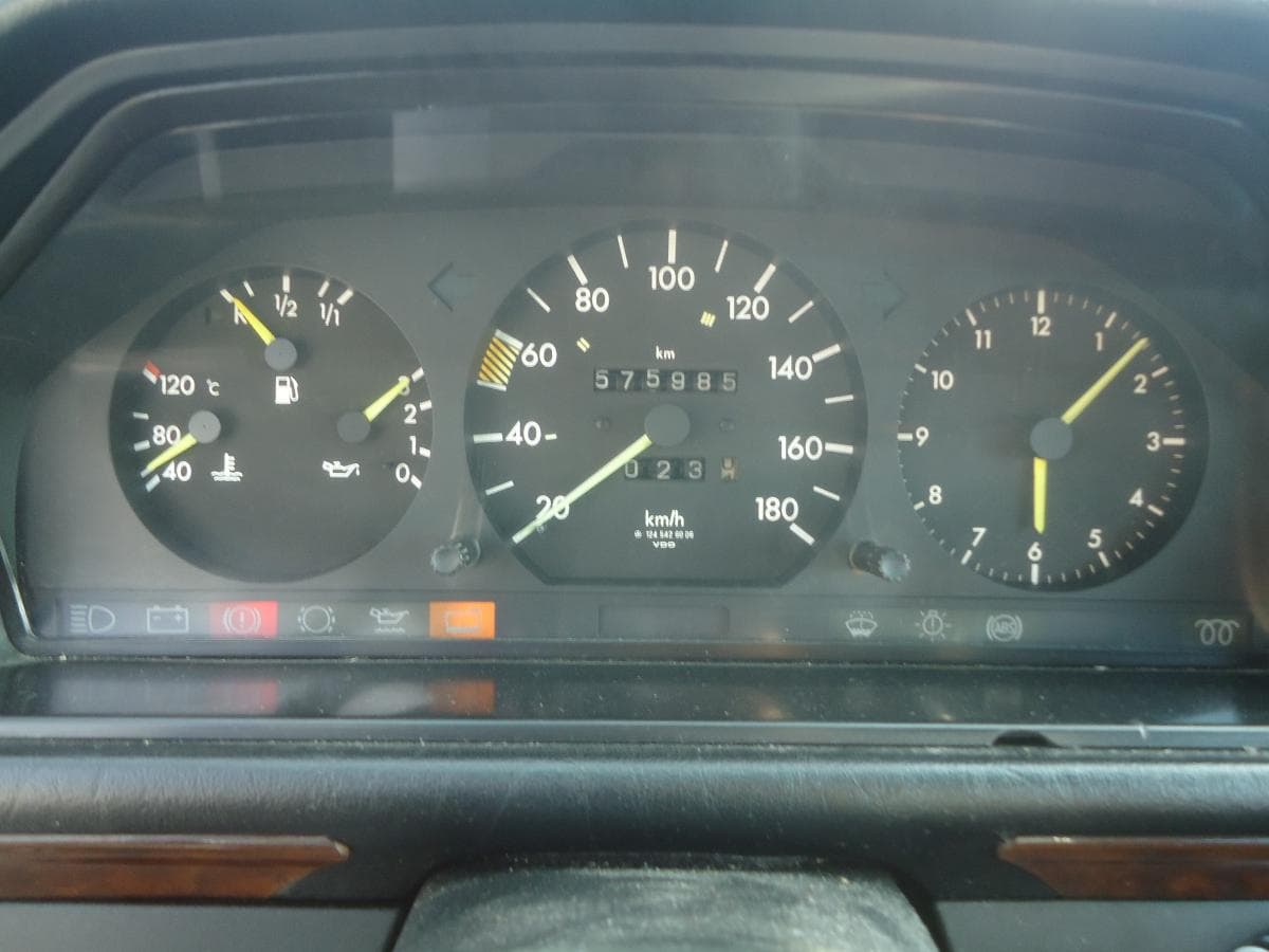 Mercedes-Benz 200D — imagem 11