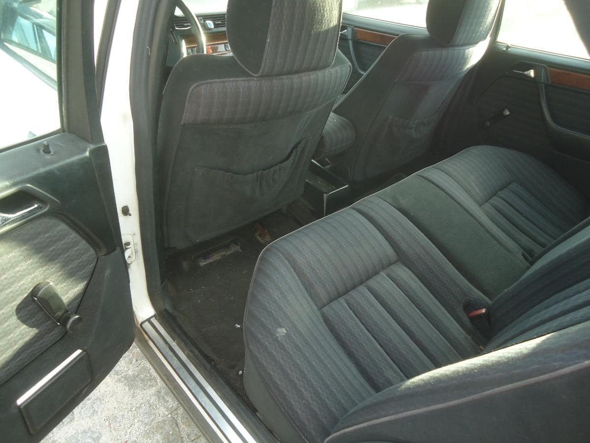 Mercedes-Benz 200D — imagem 9