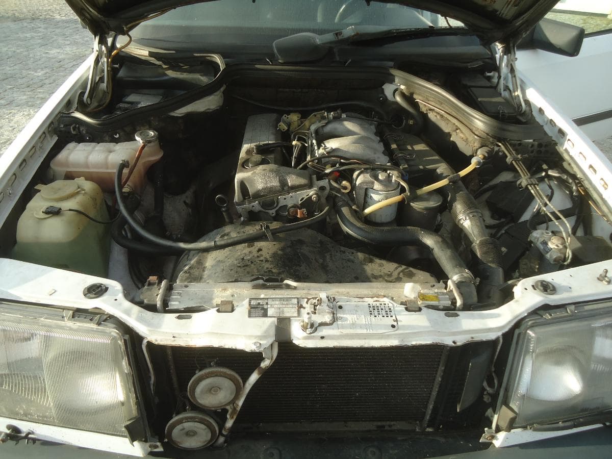 Mercedes-Benz 200D — imagem 16