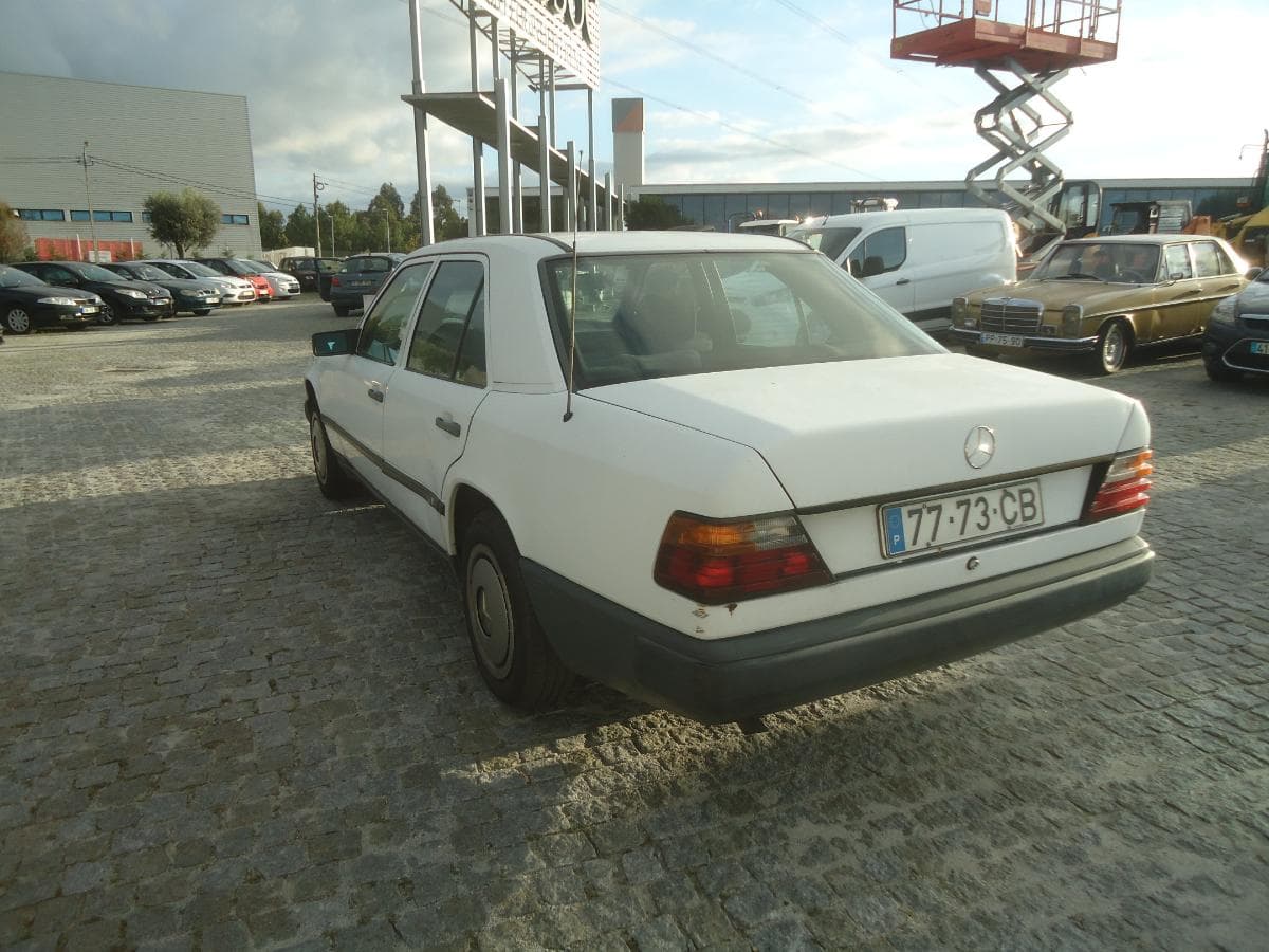 Mercedes-Benz 200D — imagem 6