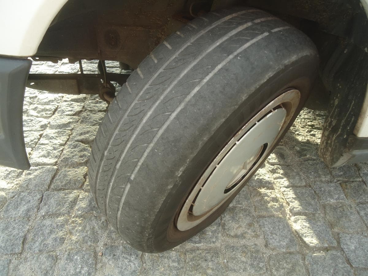 Mercedes-Benz 200D — imagem 15