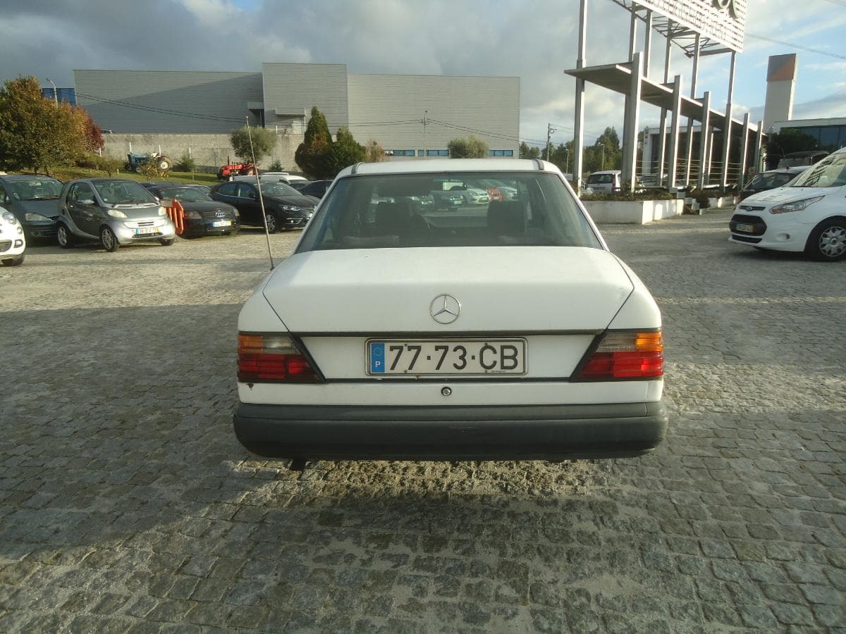 Mercedes-Benz 200D — imagem 5