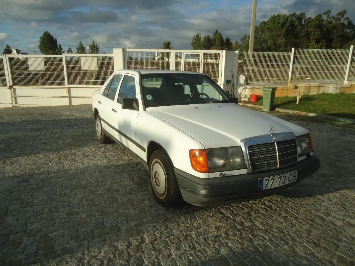 Mercedes-Benz 200D — imagem 3
