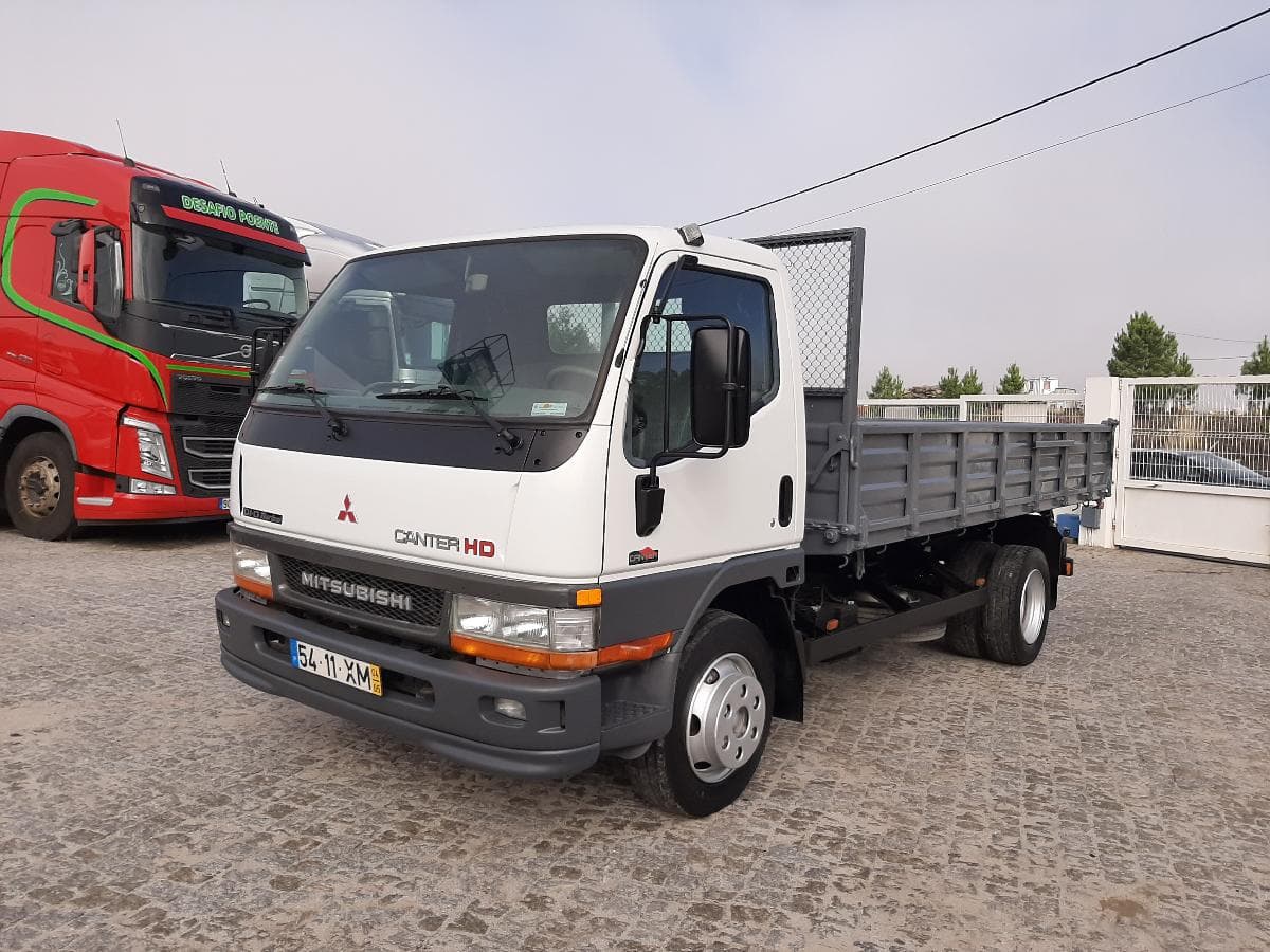 Mitsubishi Canter Tribasculante · Ano 2004 — imagem 1