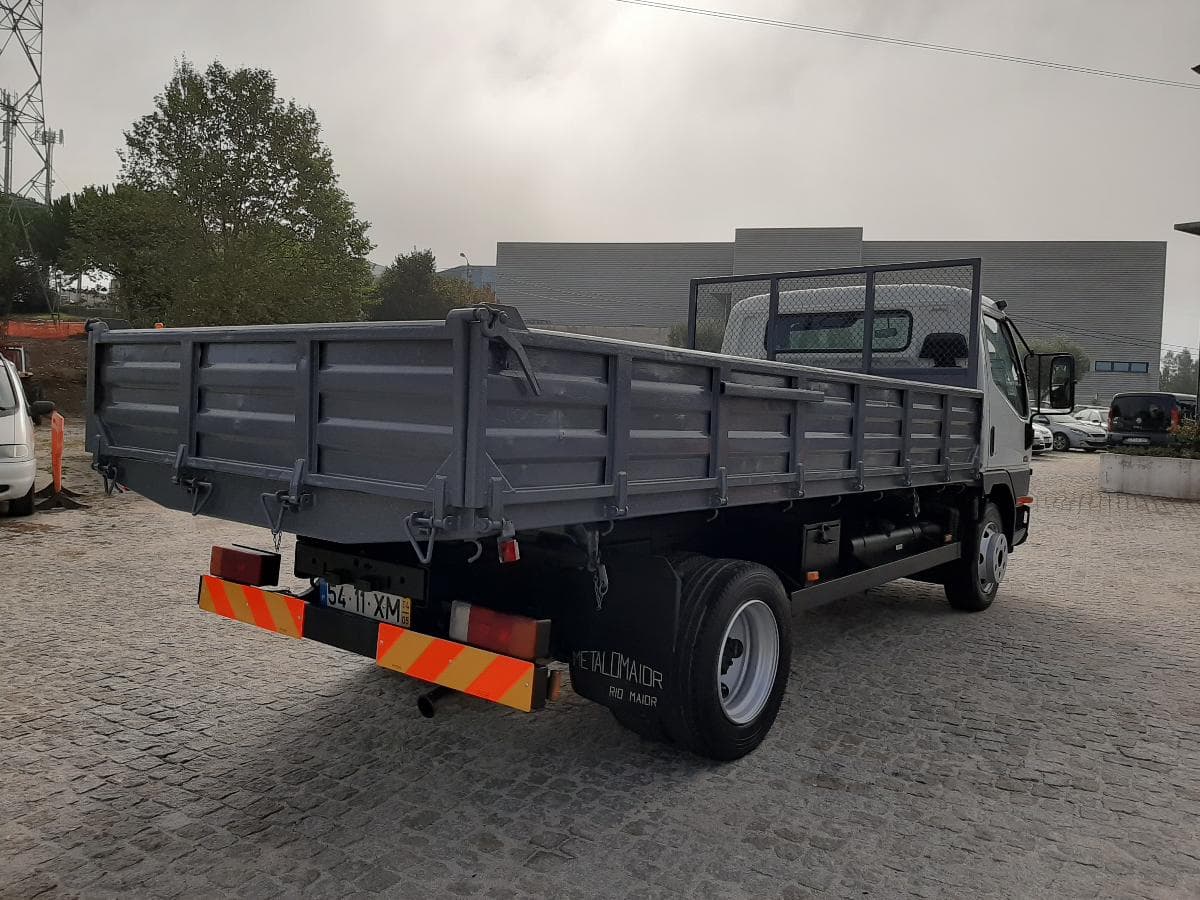 Mitsubishi Canter Tribasculante · Ano 2004 — imagem 4