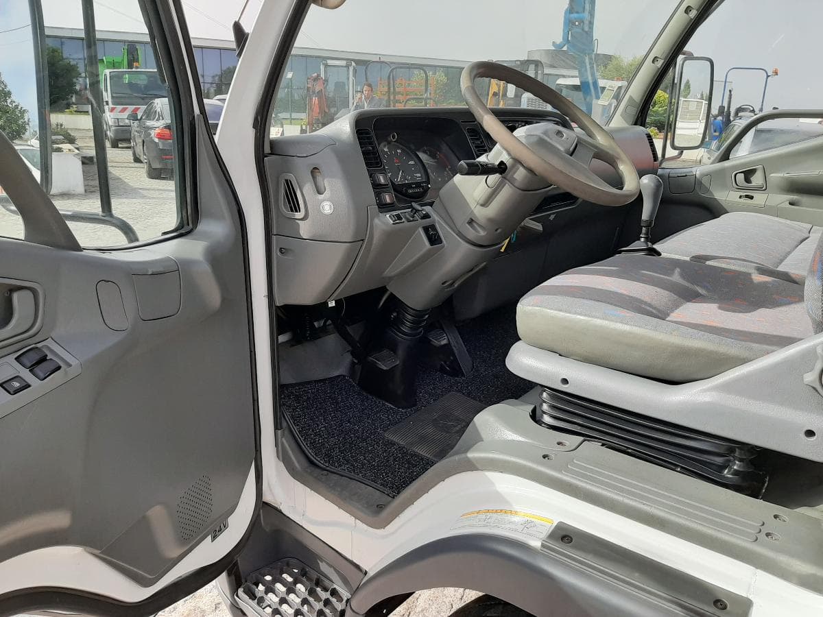 Mitsubishi Canter Tribasculante · Ano 2004 — imagem 7