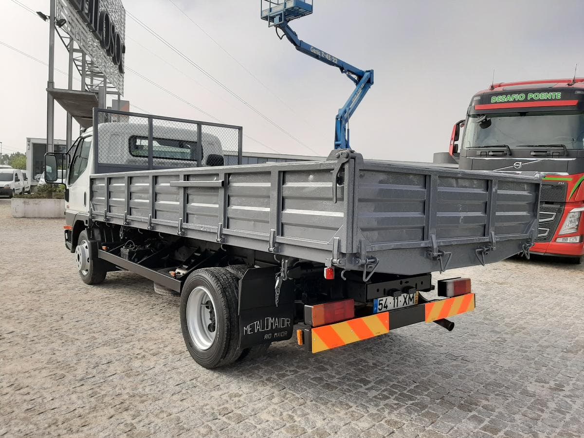 Mitsubishi Canter Tribasculante · Ano 2004 — imagem 6