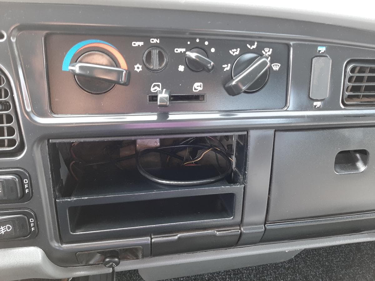 Mitsubishi Canter Tribasculante · Ano 2004 — imagem 11