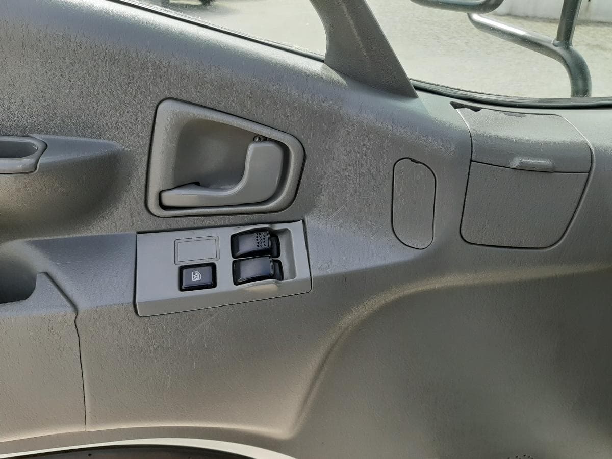 Mitsubishi Canter Tribasculante · Ano 2004 — imagem 10