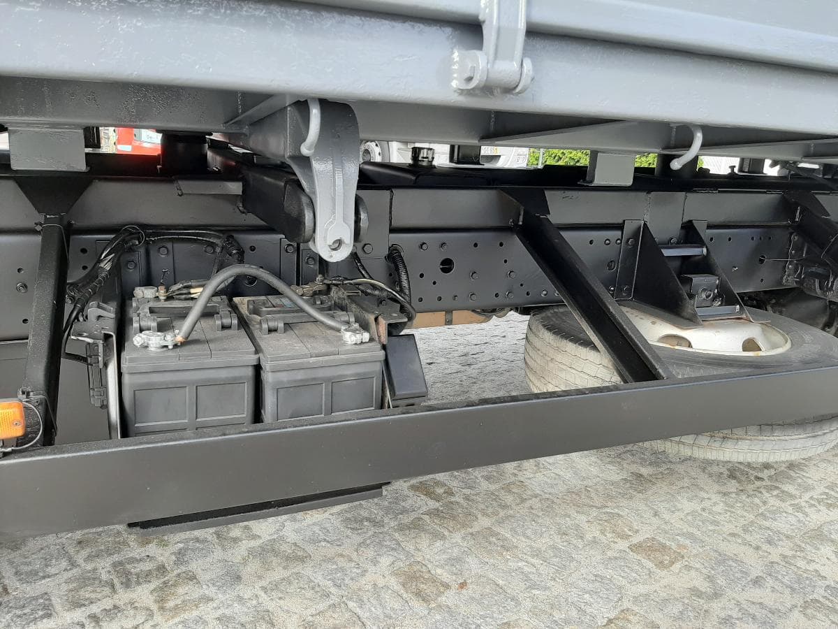 Mitsubishi Canter Tribasculante · Ano 2004 — imagem 9
