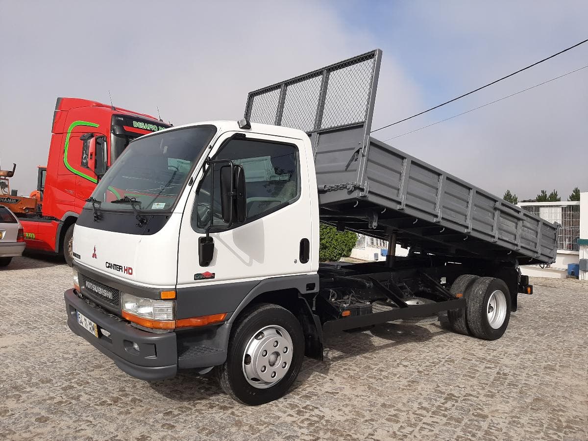 Mitsubishi Canter Tribasculante · Ano 2004 — imagem 17