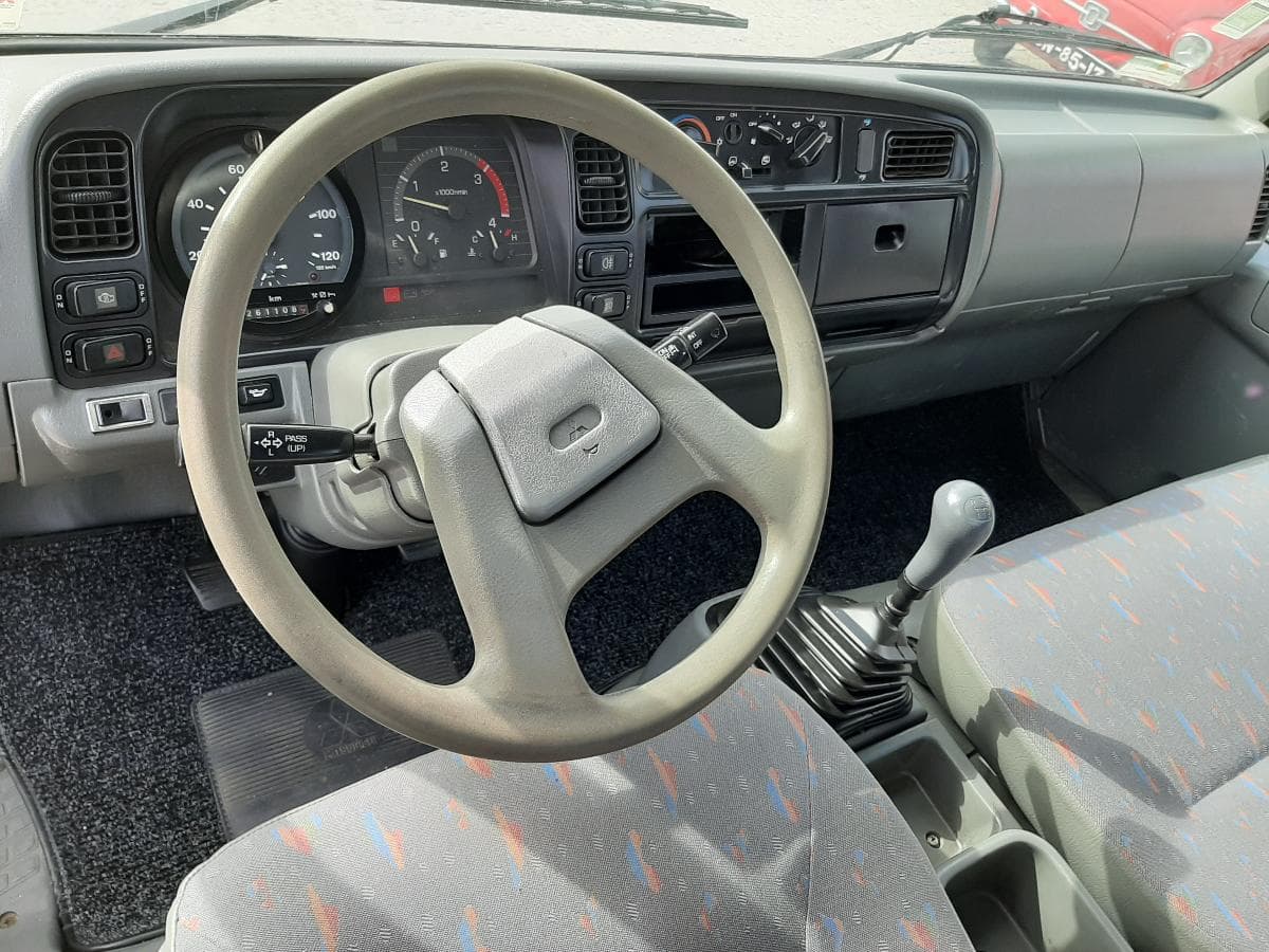 Mitsubishi Canter Tribasculante · Ano 2004 — imagem 13