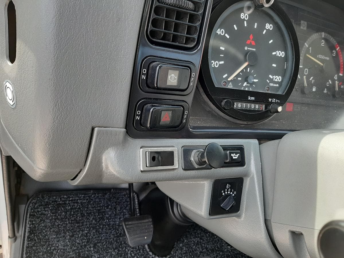Mitsubishi Canter Tribasculante · Ano 2004 — imagem 12