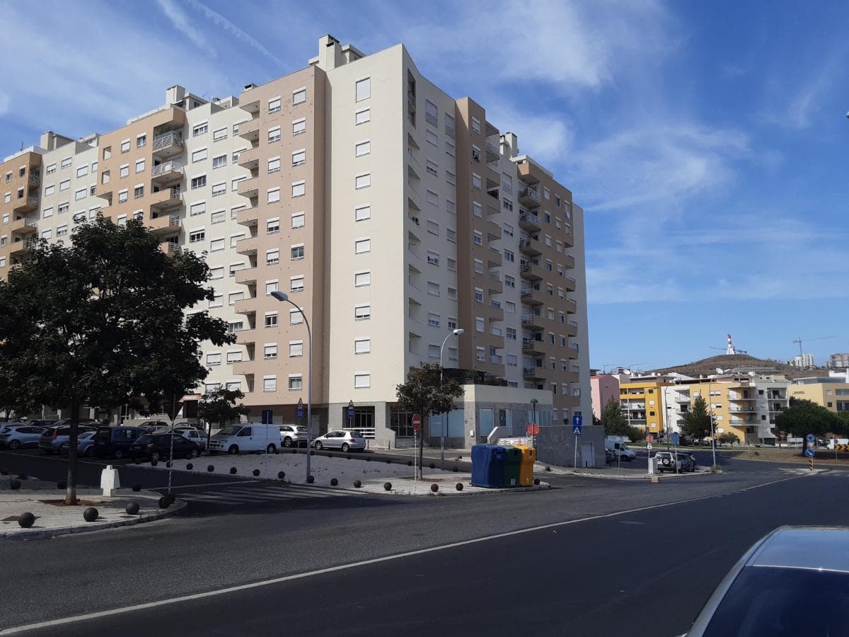 Apartamento T2 c/ 2 Lugares de Garagem · Oeiras — imagem 10