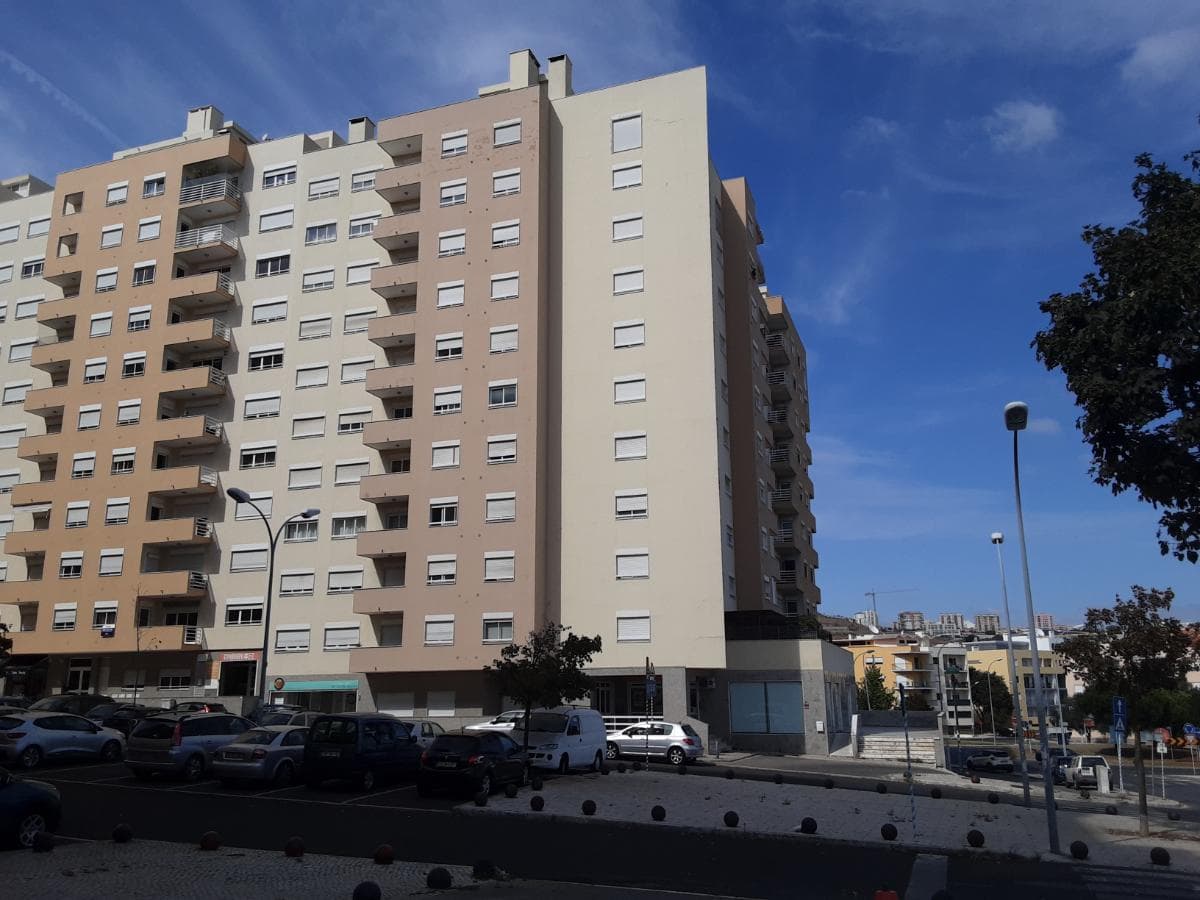 Apartamento T2 c/ 2 Lugares de Garagem · Oeiras — imagem 11