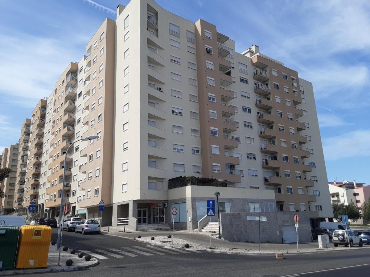 Apartamento T2 c/ 2 Lugares de Garagem · Oeiras — imagem 1