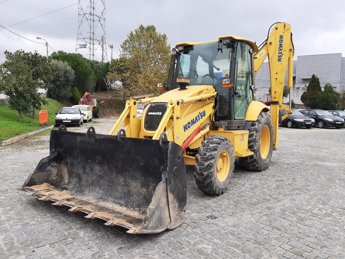 Retroexcavadora Komatsu — imagen 1