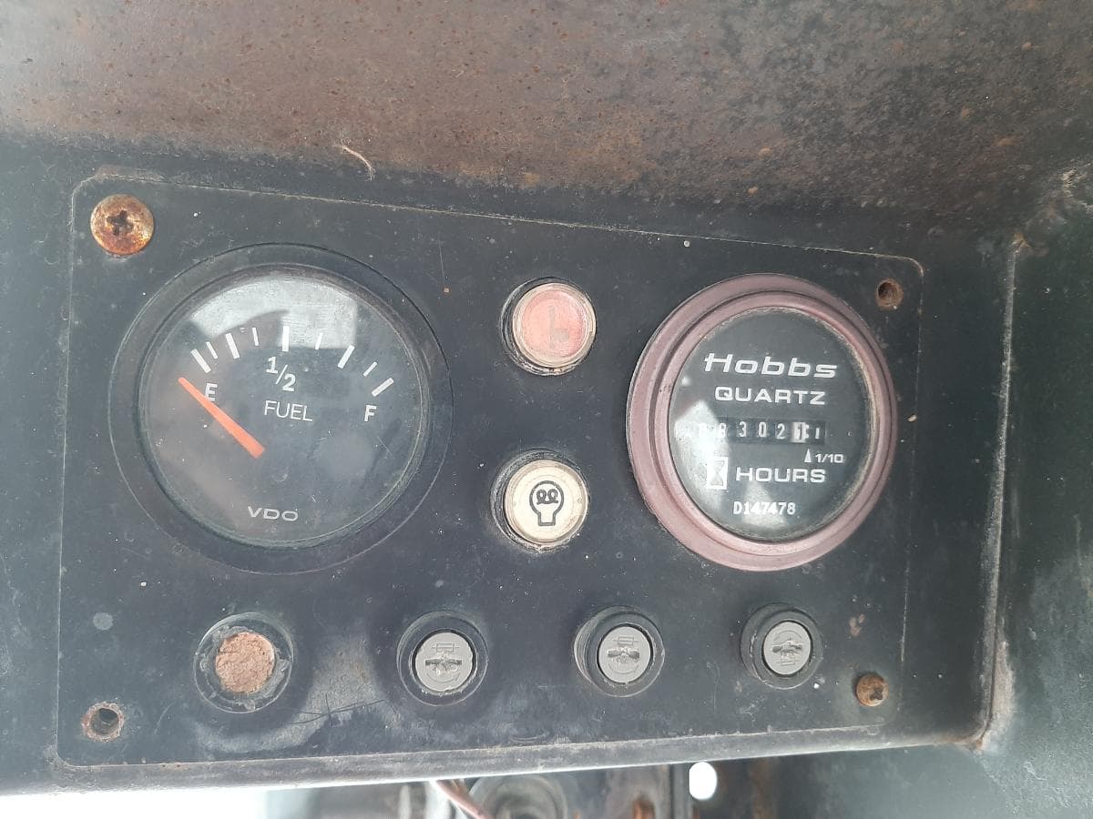 Mini Pá Carregadora Daewoo DSL602 — image 7