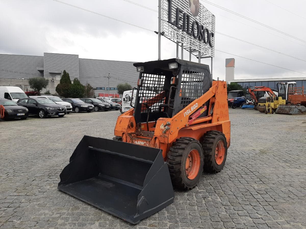 Mini Pá Carregadora Daewoo DSL602