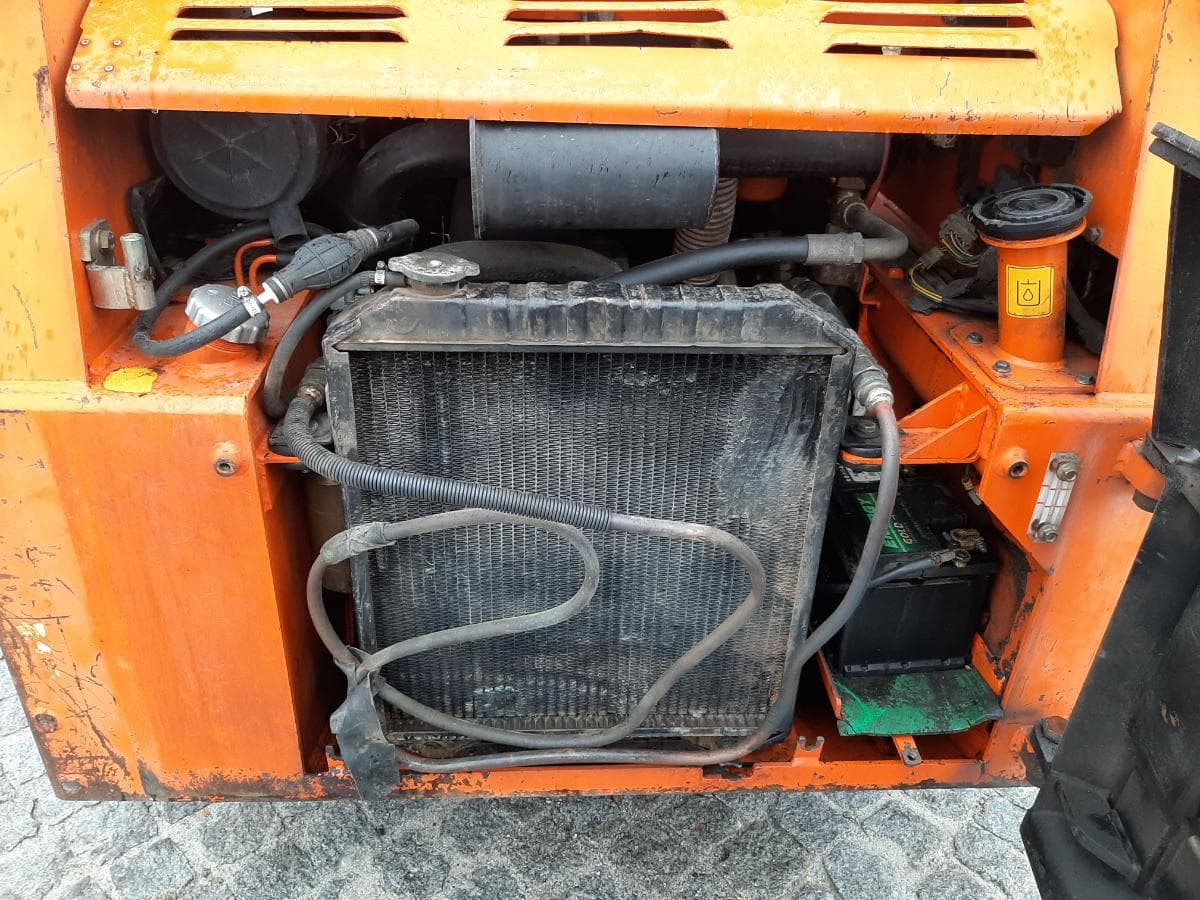 Mini Pá Carregadora Daewoo DSL602 — image 8