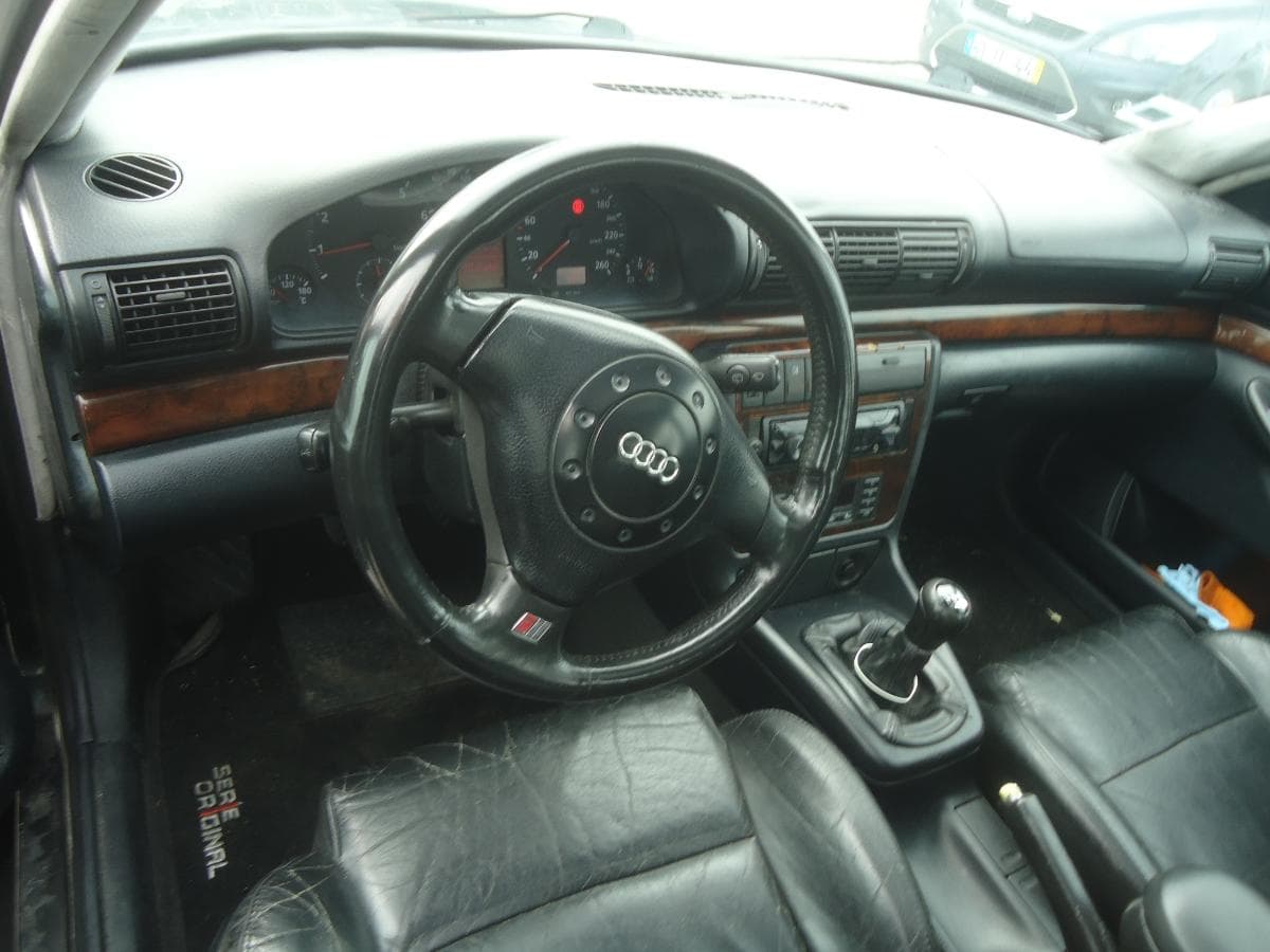 Audi A4 1.8 — imagem 10