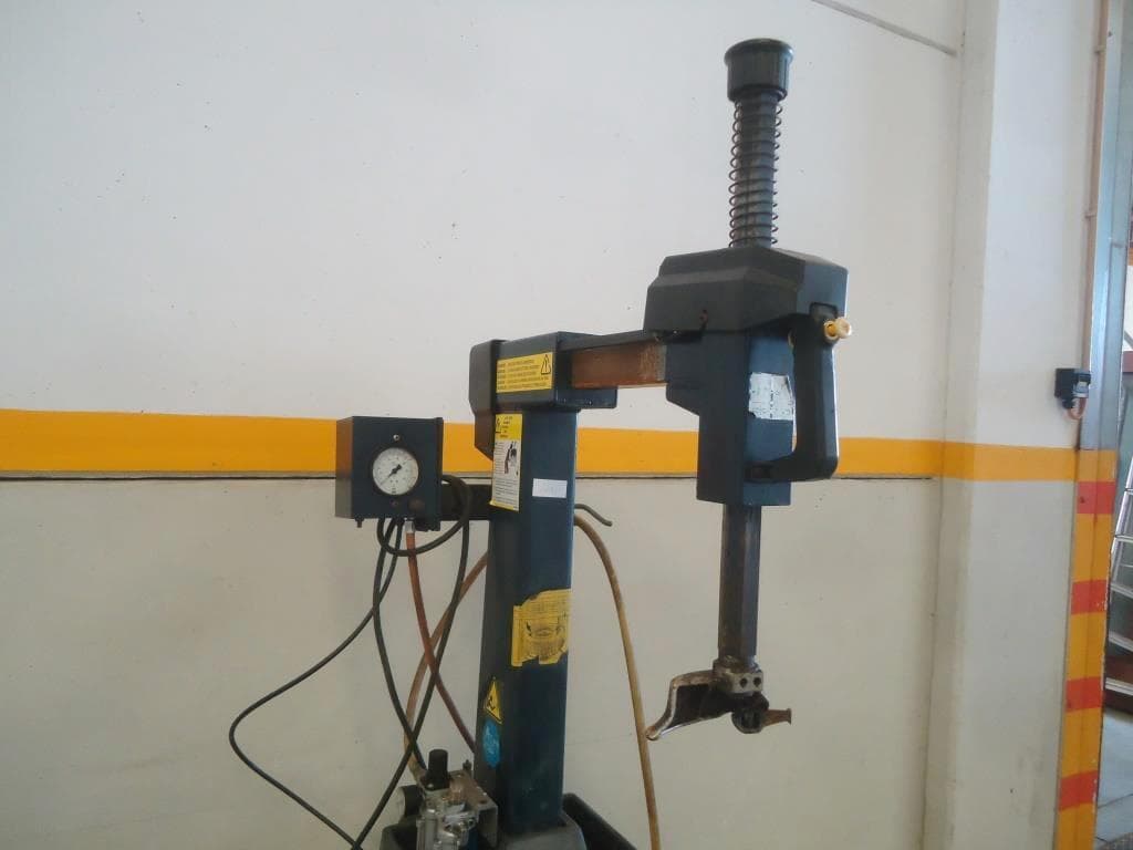 Máquina de desmontar pneus — imagem 2