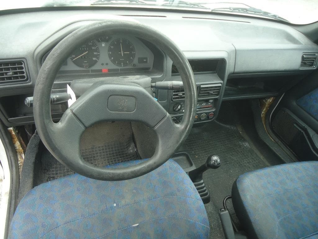 Peugeot 106 · Ano 1995 — image 8