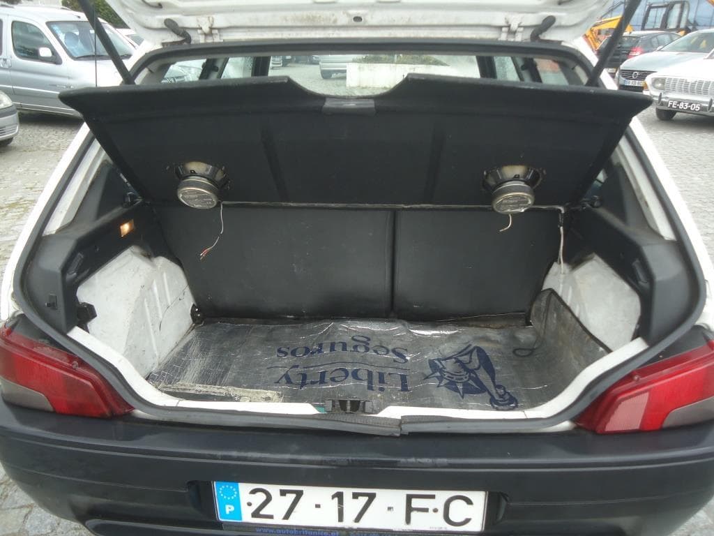 Peugeot 106 · Ano 1995 — image 15
