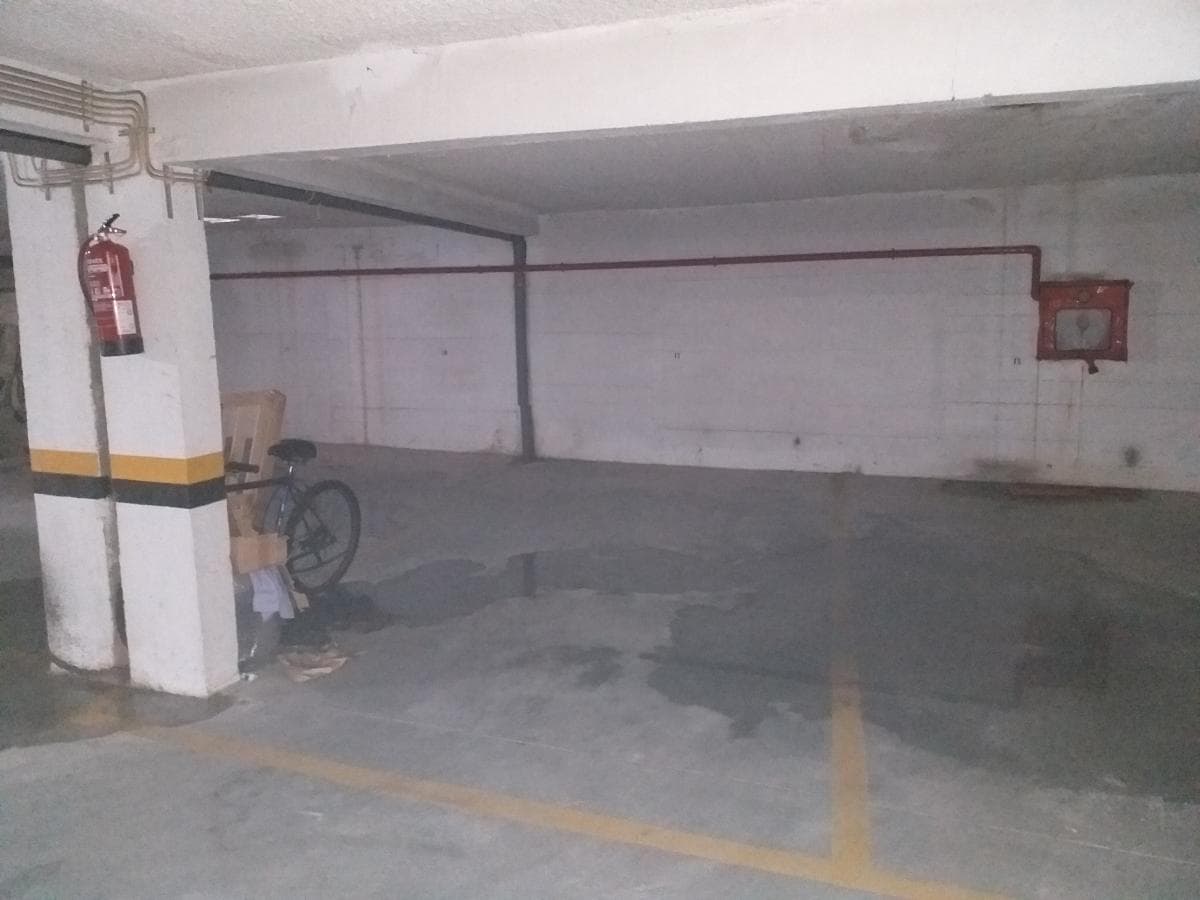 1/2 de  Plaza de Garaje · Aveiro — imagen 2