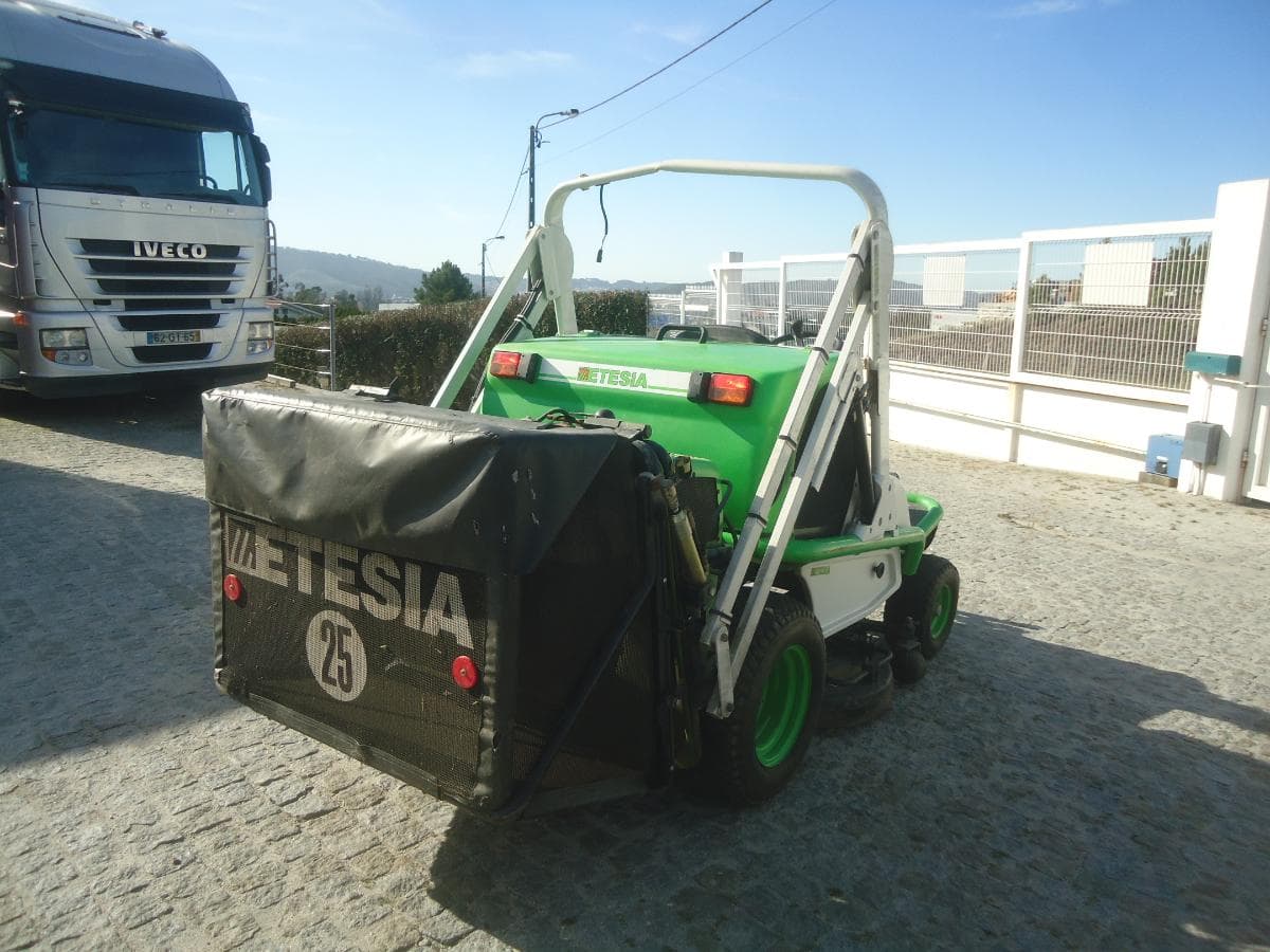 Veículo corta relva Etesia — imagem 4