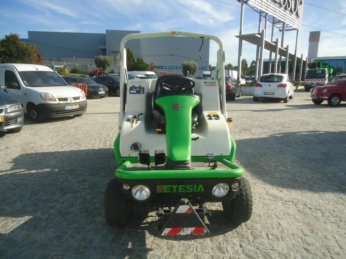 Veículo corta relva Etesia — imagem 6