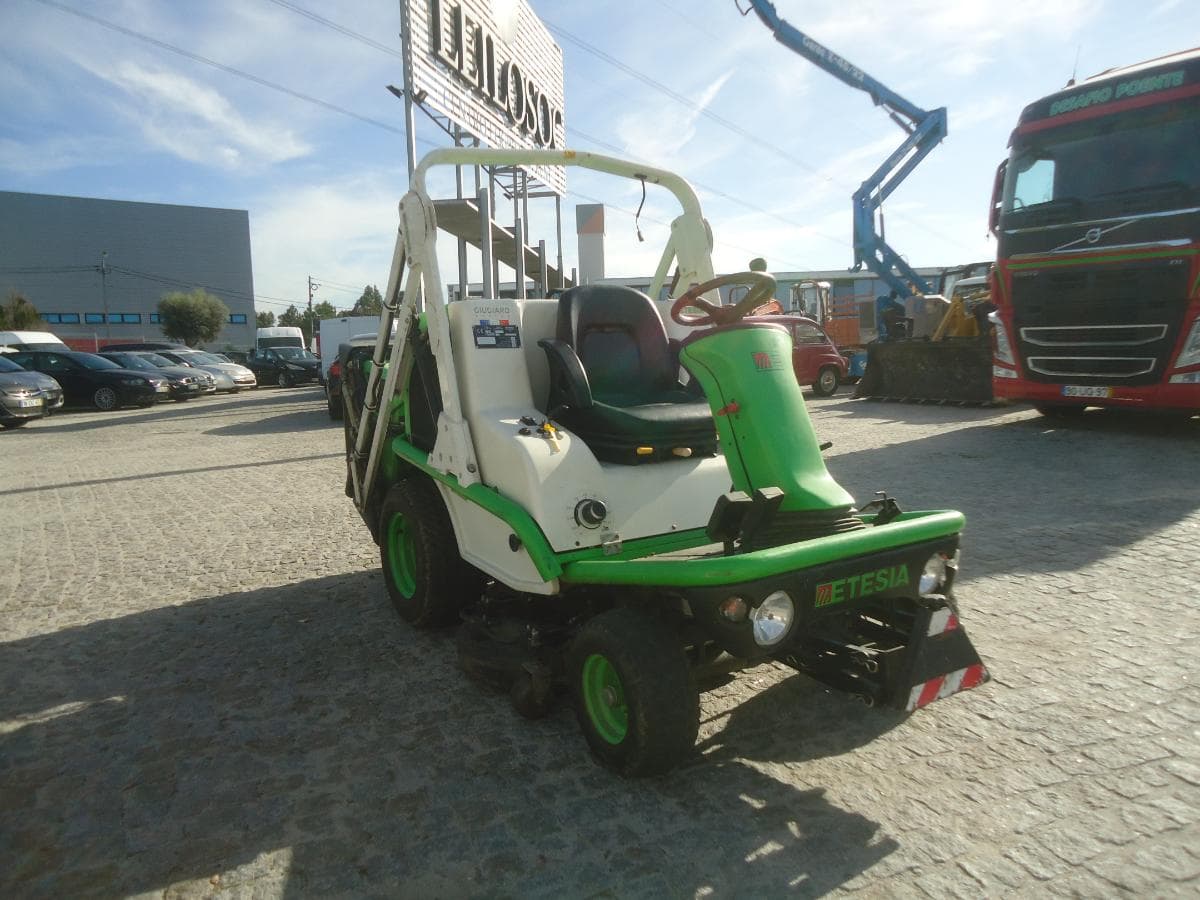 Veículo corta relva Etesia — imagem 3