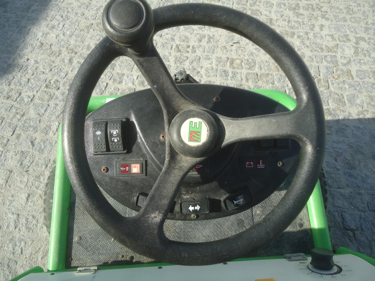 Veículo corta relva Etesia — imagem 9