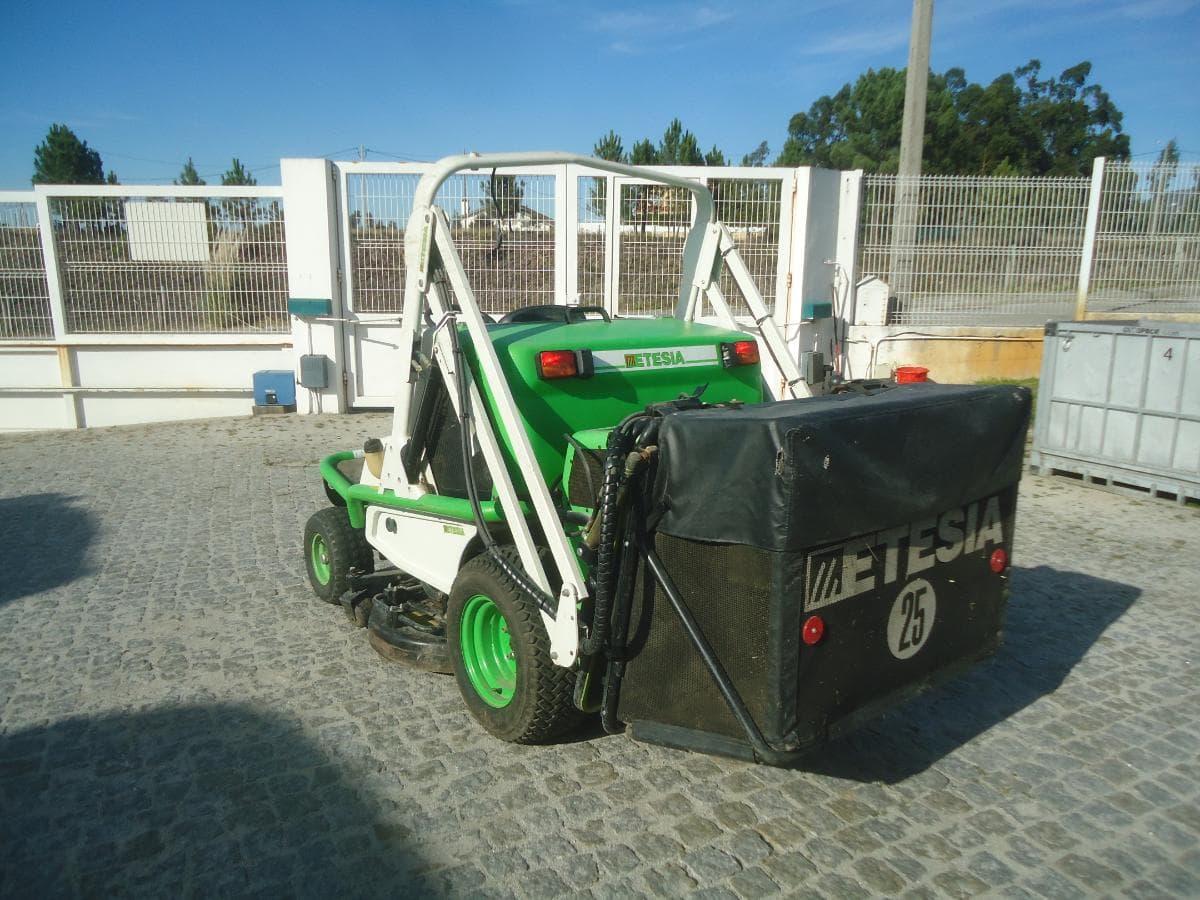 Veículo corta relva Etesia — imagem 2