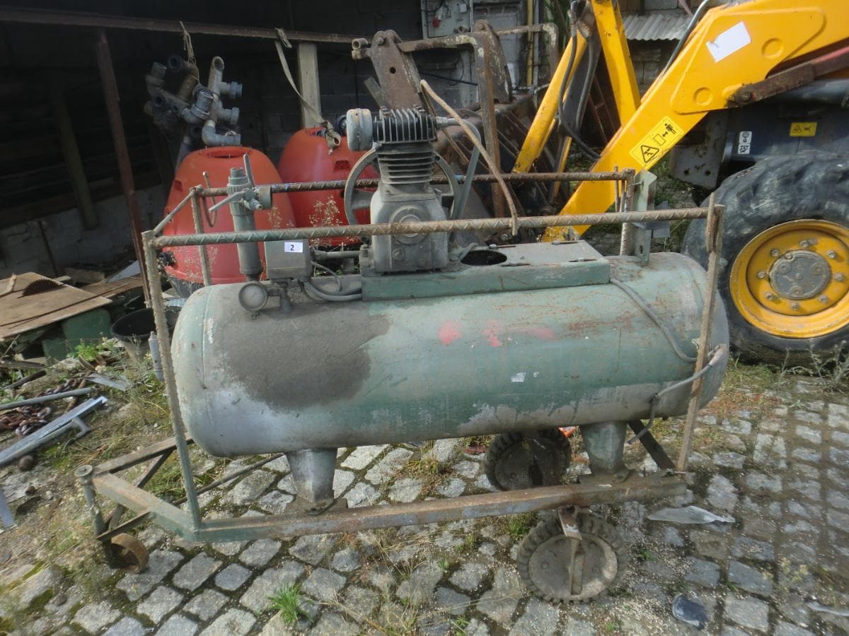 Retroescavadora +  Compressor  + Dumper  + Betoneira monofásica — imagem 6